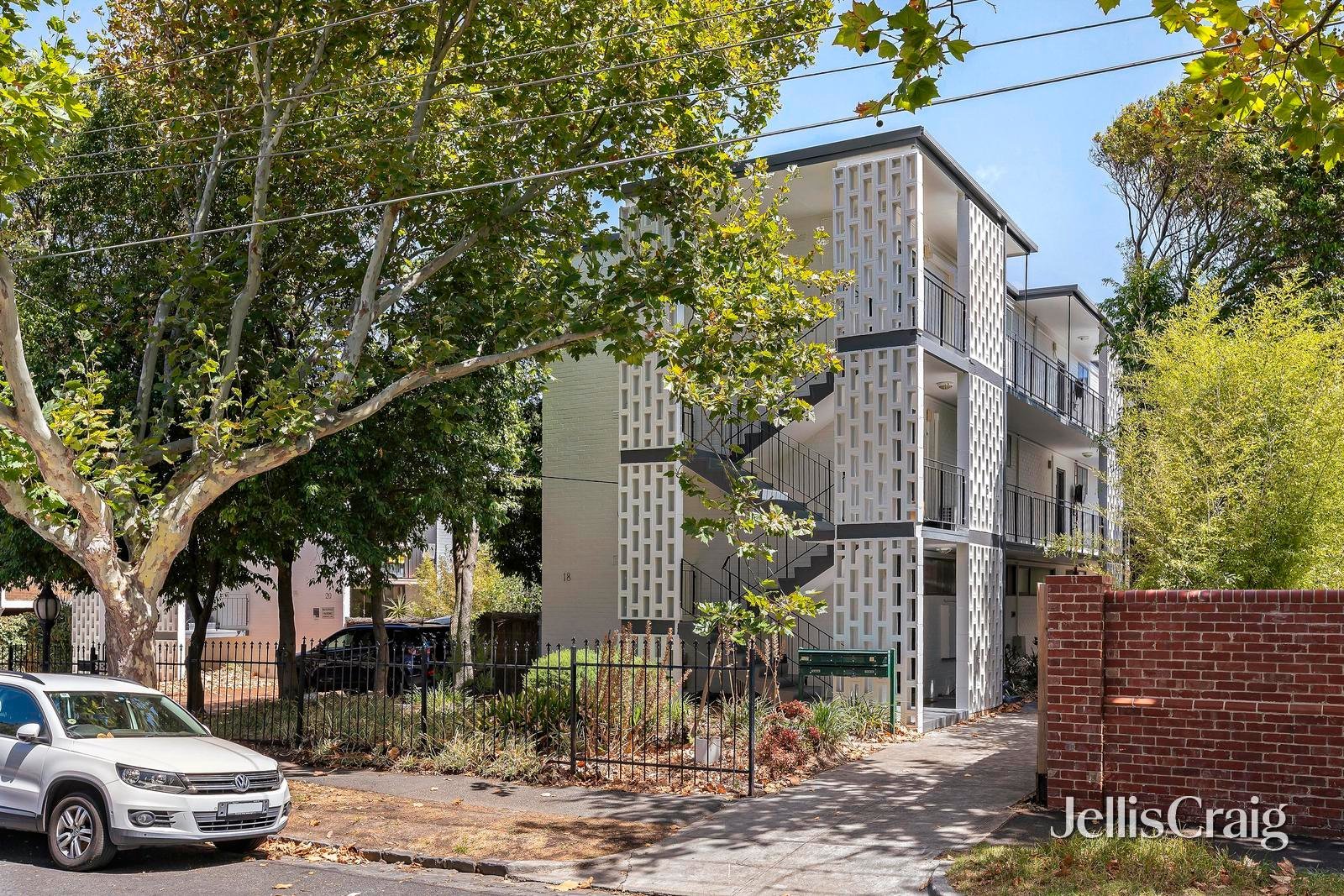 3/18 Selwyn Avenue, Elwood image 1