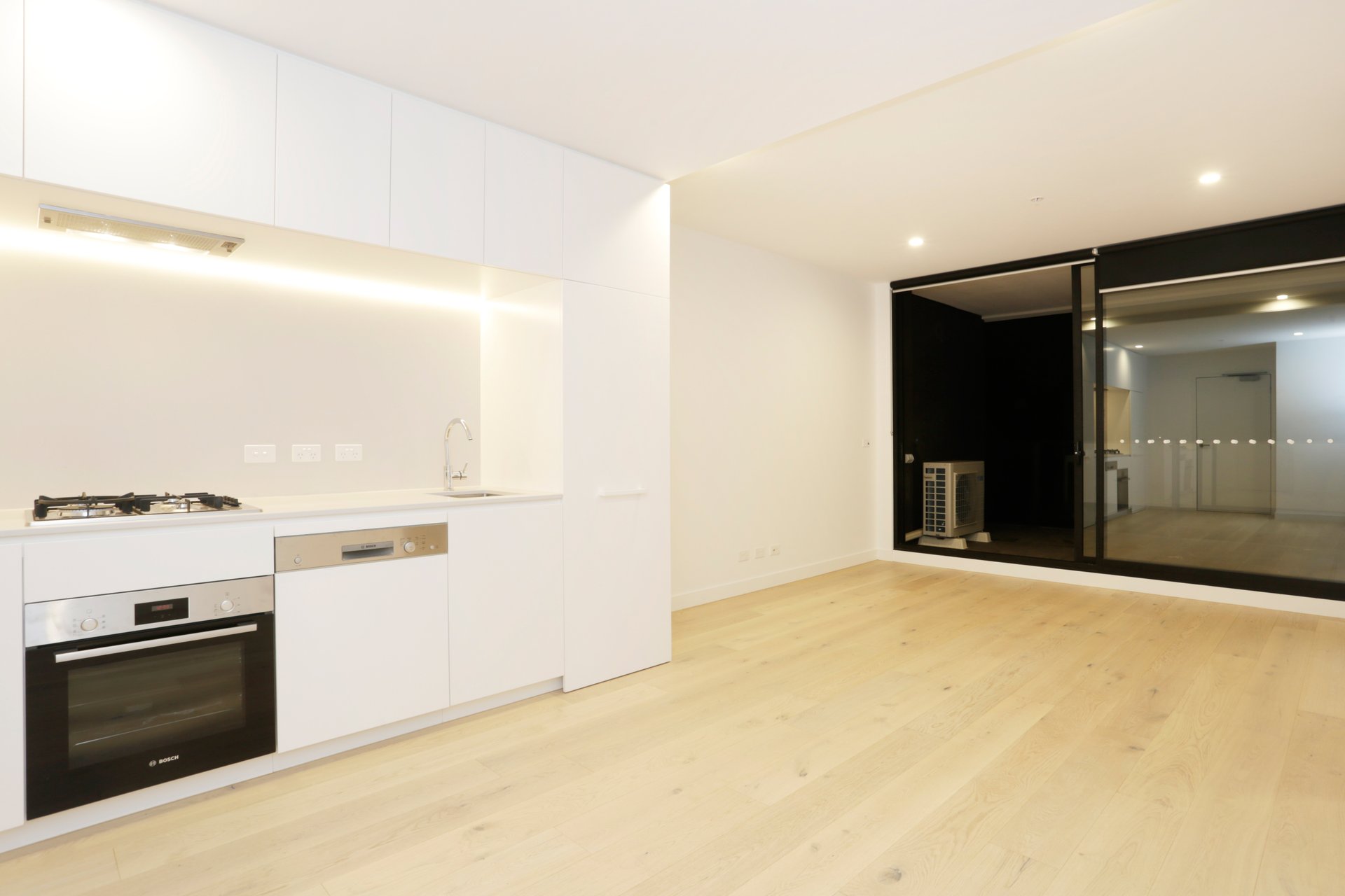 318/1 Sergeant Street, Blackburn image 8