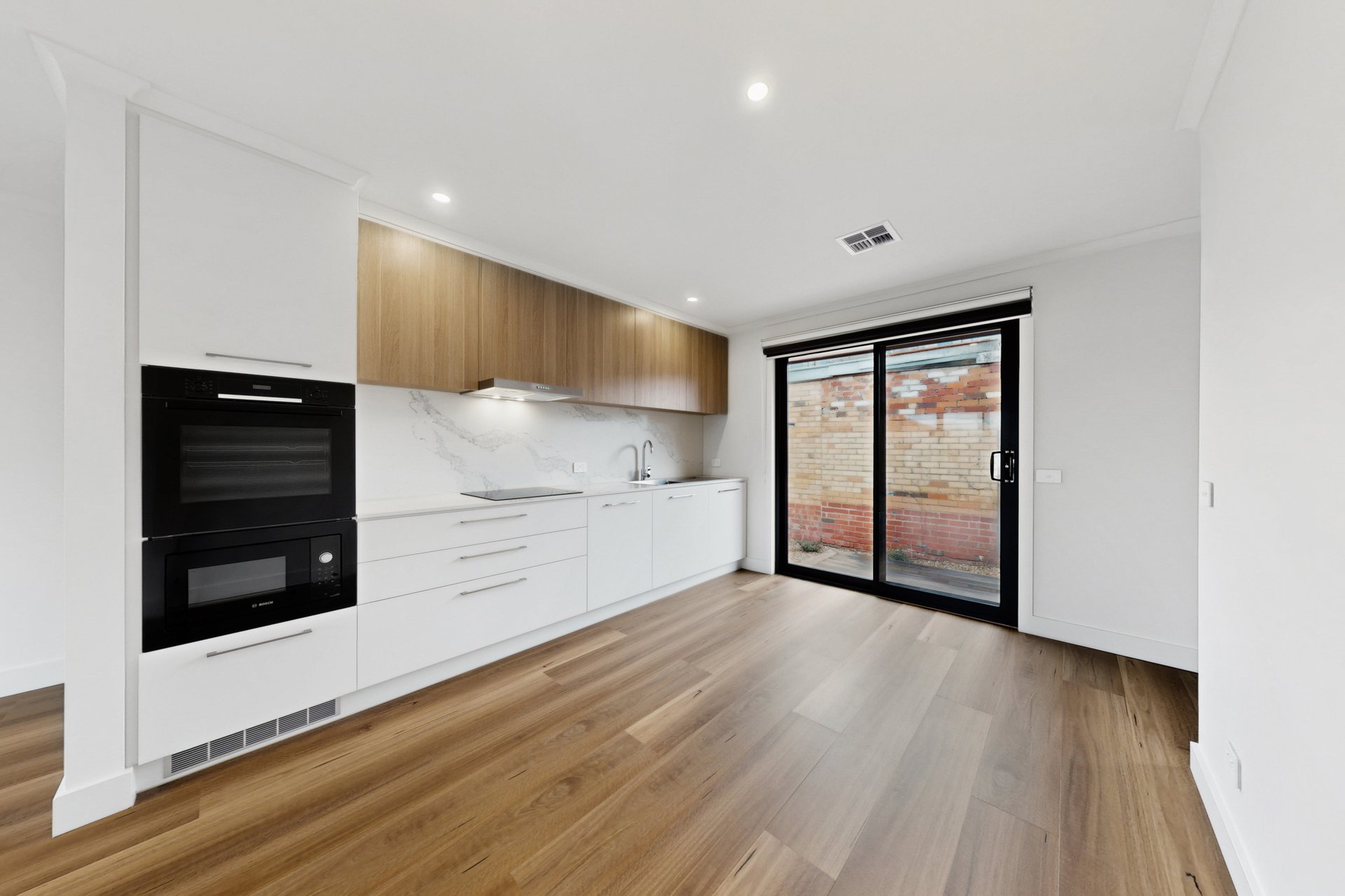 3/183 Carinish Road, Clayton image 2