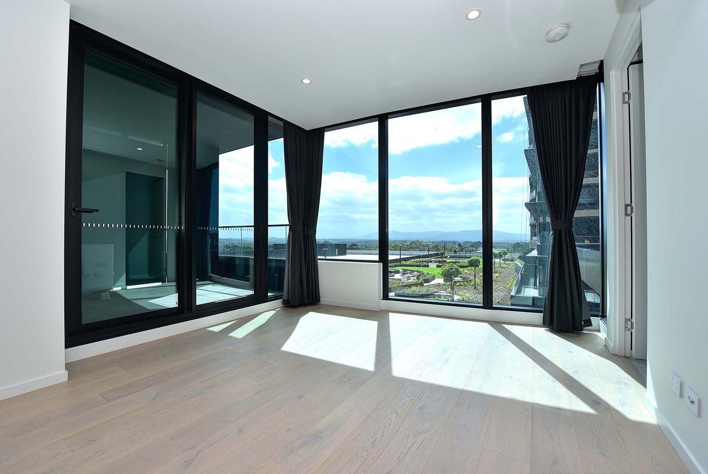 318B/23 O'Sullivan Road, Glen Waverley image 2