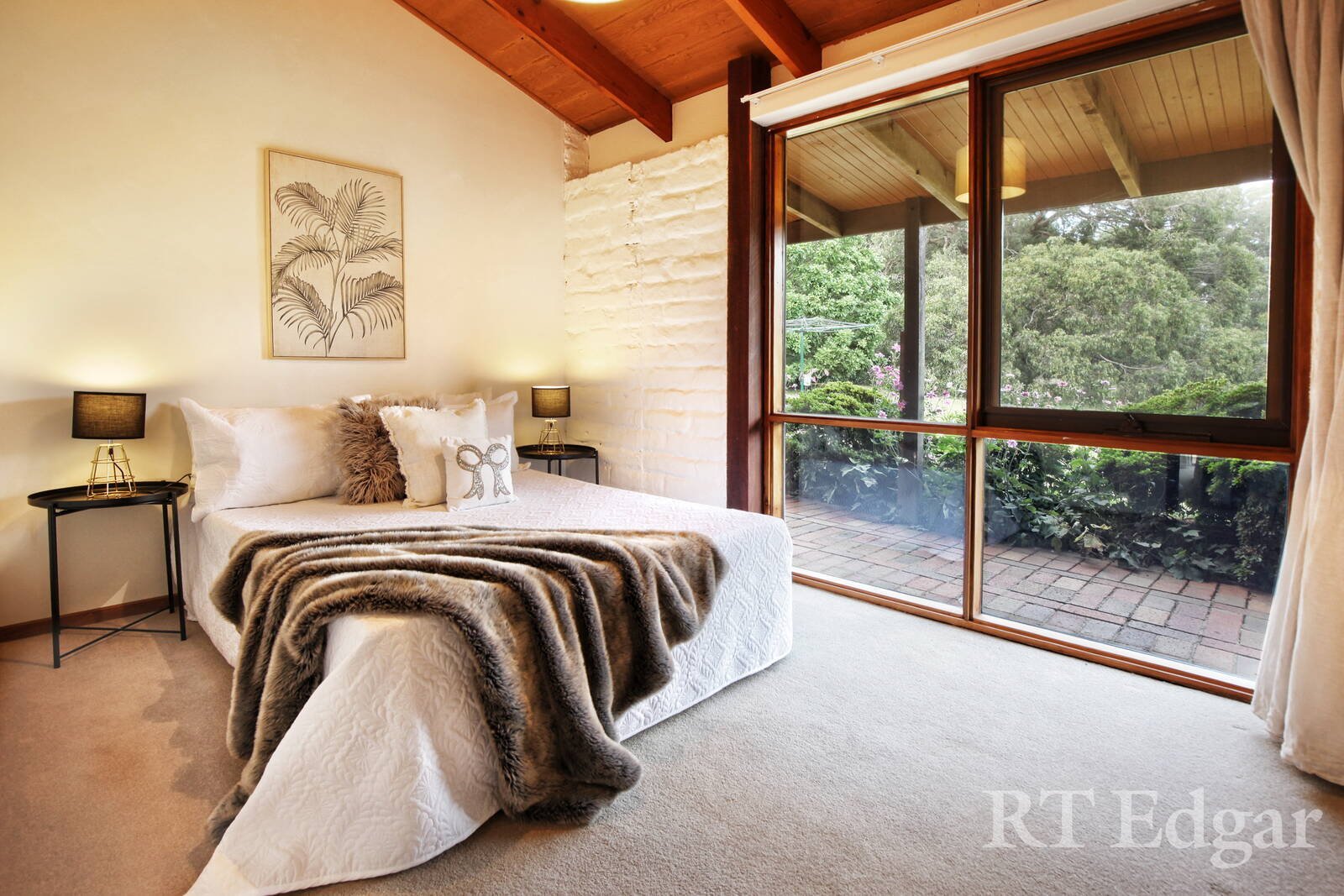 Property Gallery Thumbnail 9