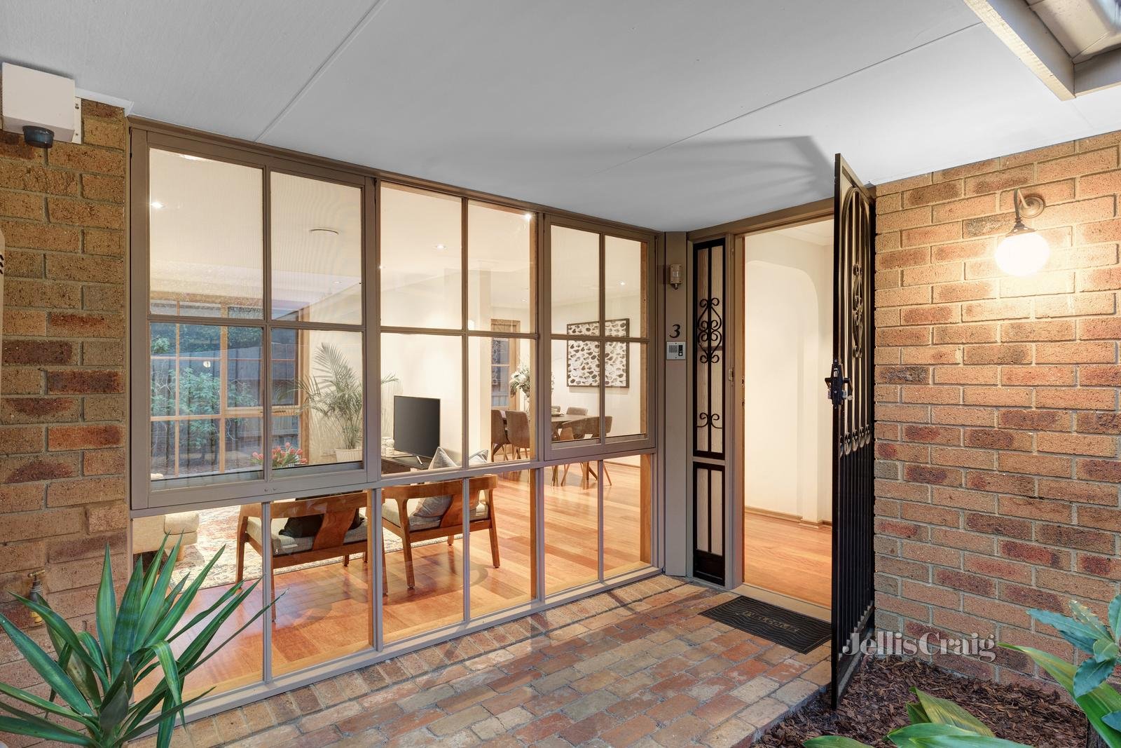 3/19 Charlton Street, Bentleigh image 1