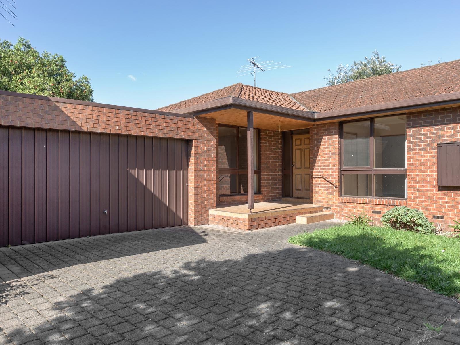 3/19 St Huberts Road, Carnegie image 1