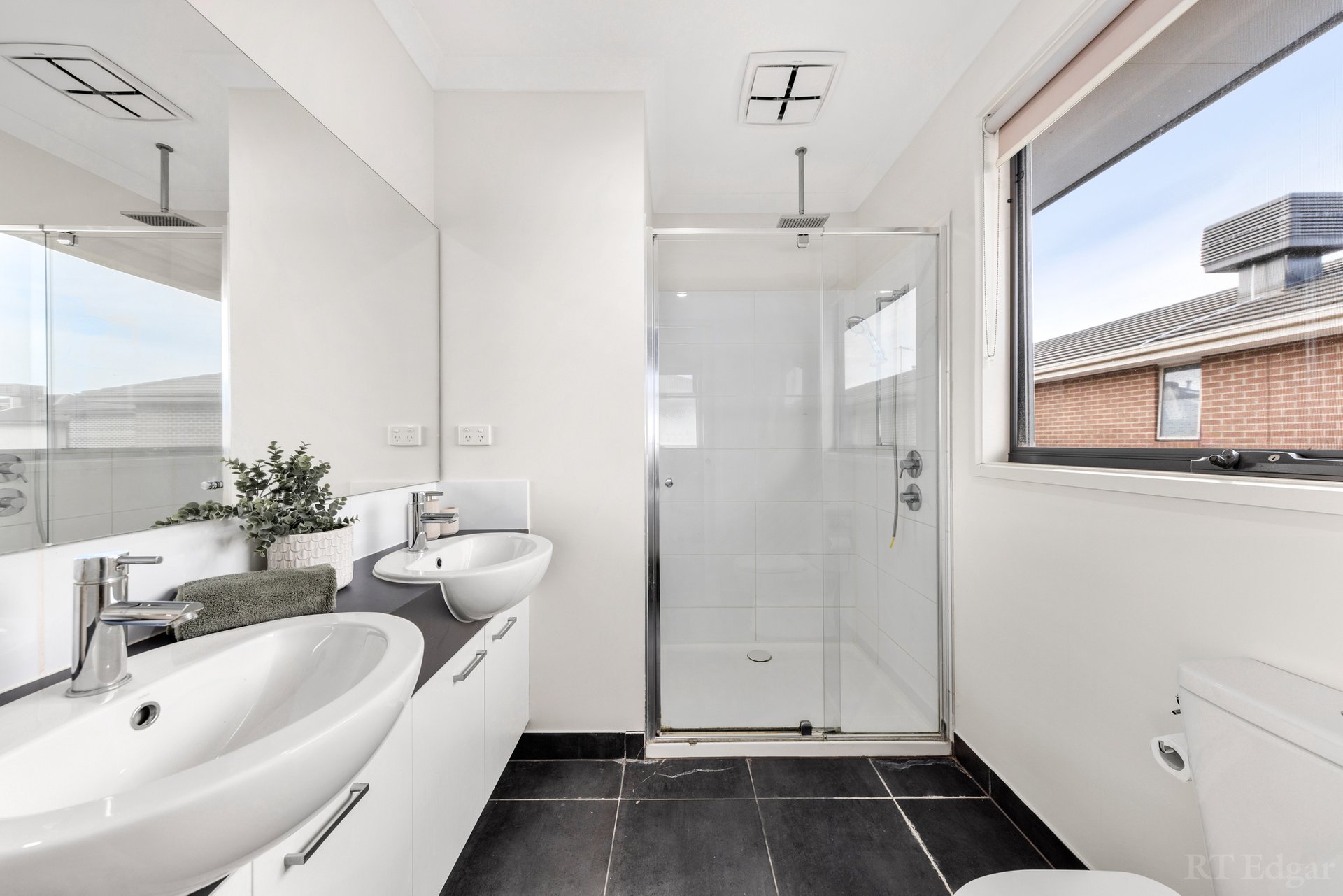Property Gallery Thumbnail 8