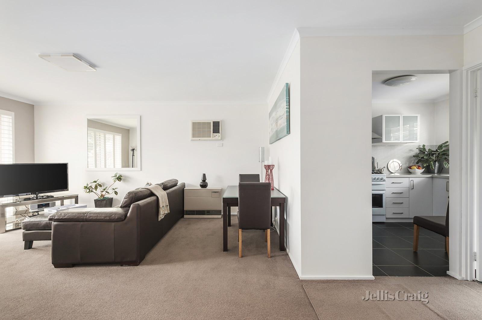 3/2-18 Bourke Road, Oakleigh South image 4