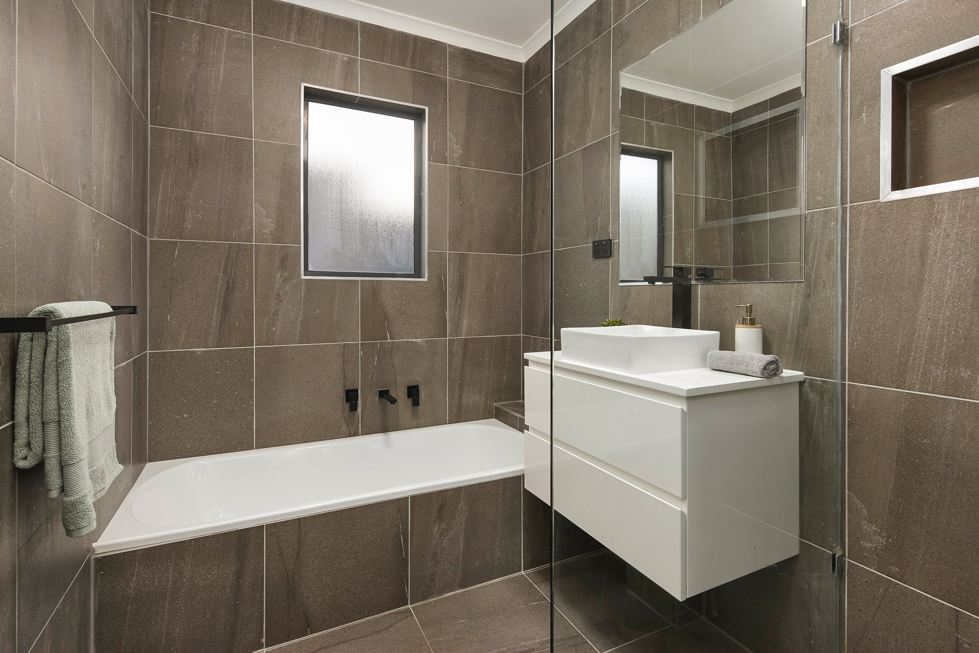 32-34 Newman Street, Kensington image 7