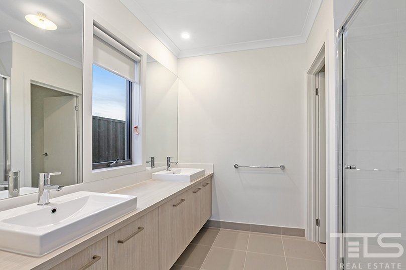 32 Abbeygate Drive, Werribee image 10