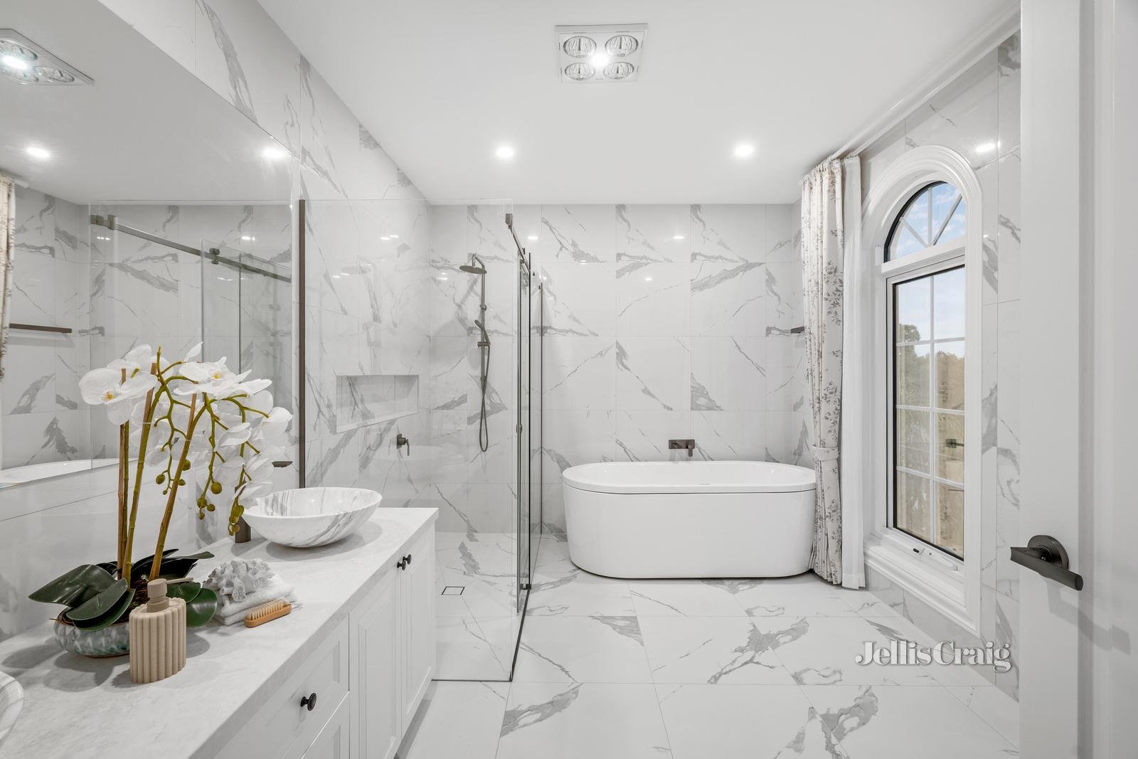 32 Albert Street, Mount Waverley image 13