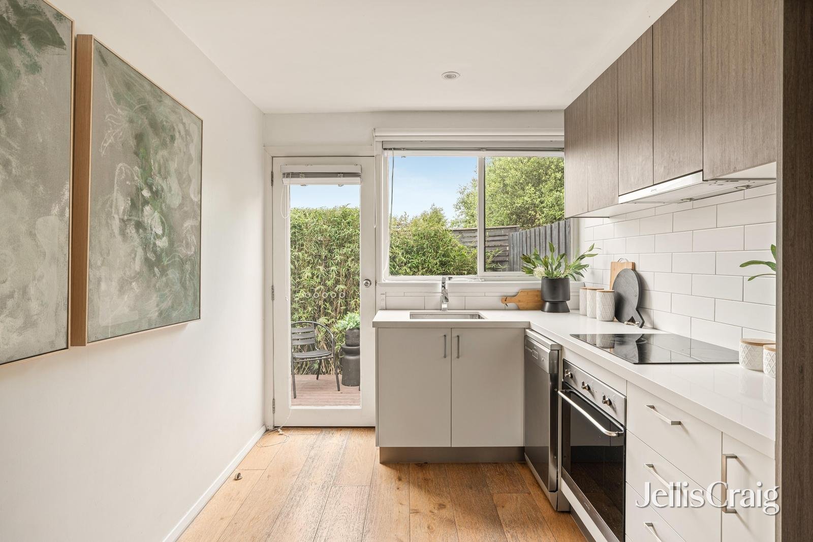 3/2 Ashmore Avenue, Mordialloc image 3