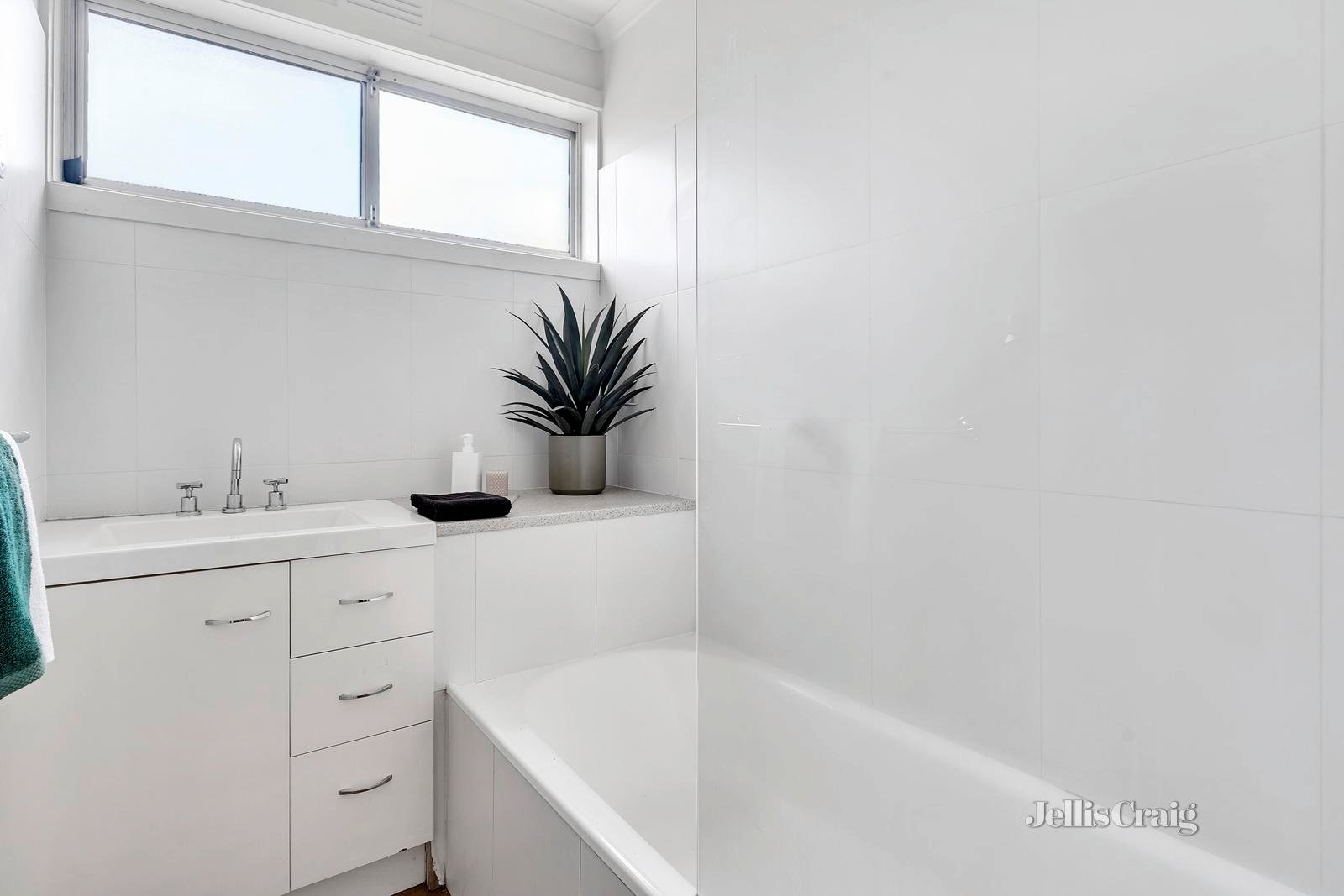 32 Ashmore Street, Brunswick image 5
