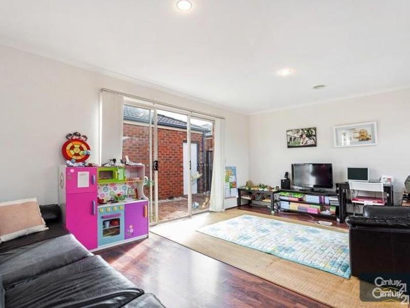 32 Astley Crescent, Point Cook image 4