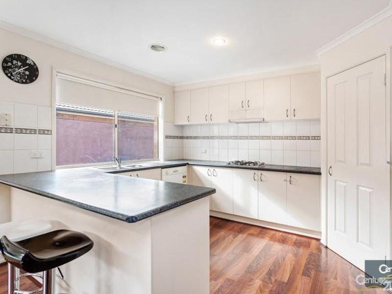 32 Astley Crescent, Point Cook image 5