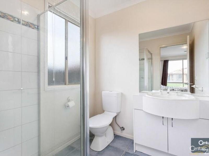 32 Astley Crescent, Point Cook image 7