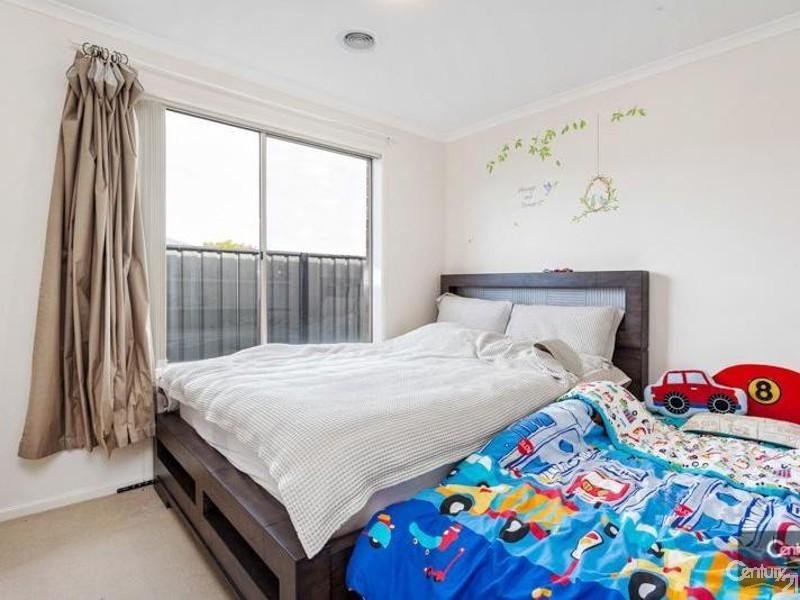 32 Astley Crescent, Point Cook image 8