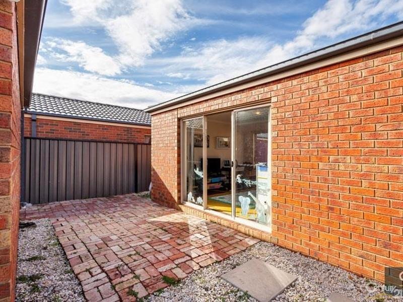 32 Astley Crescent, Point Cook image 15