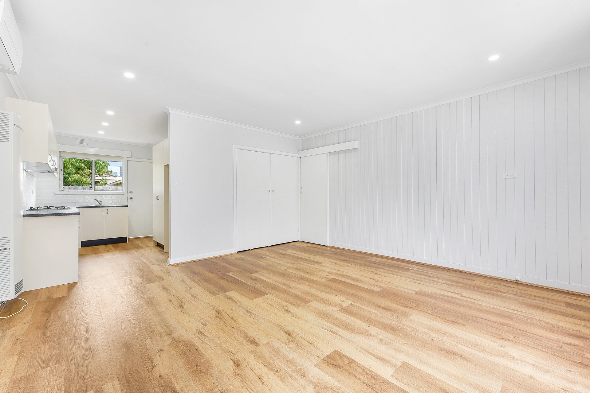 3/2 Avonhurst Drive, Glen Waverley image 2