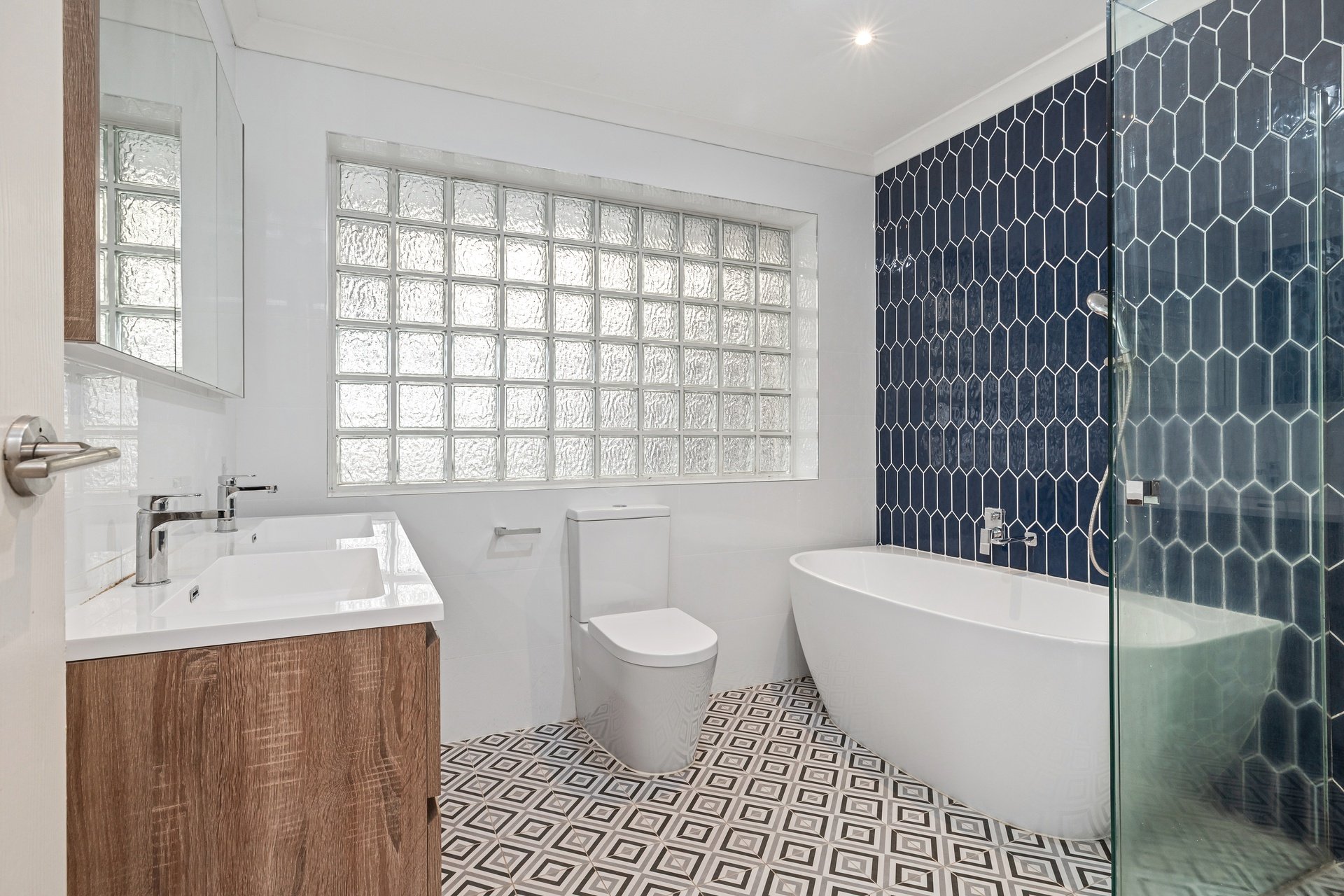32 Barclay Avenue, Croydon image 3