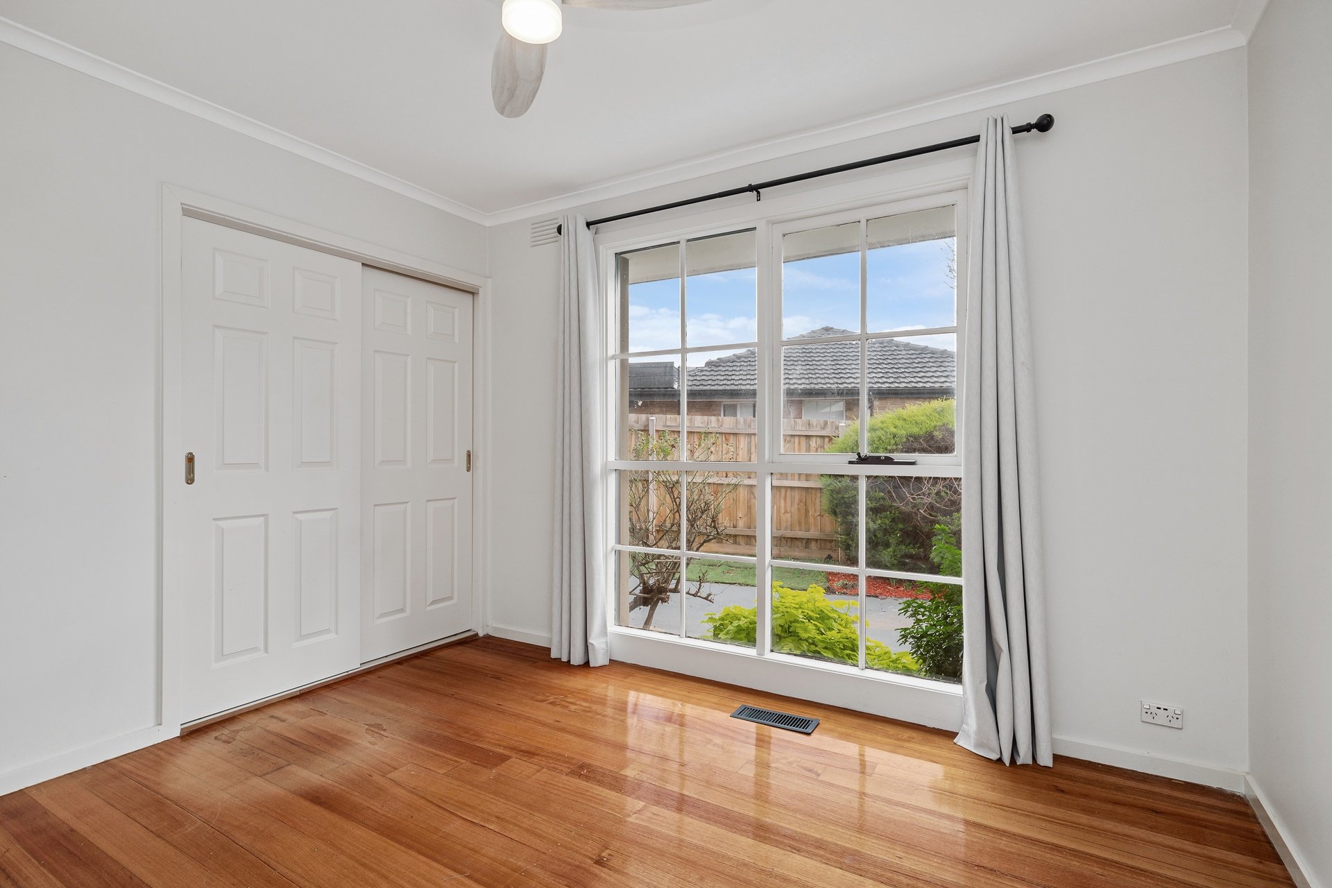 32 Barclay Avenue, Croydon image 4