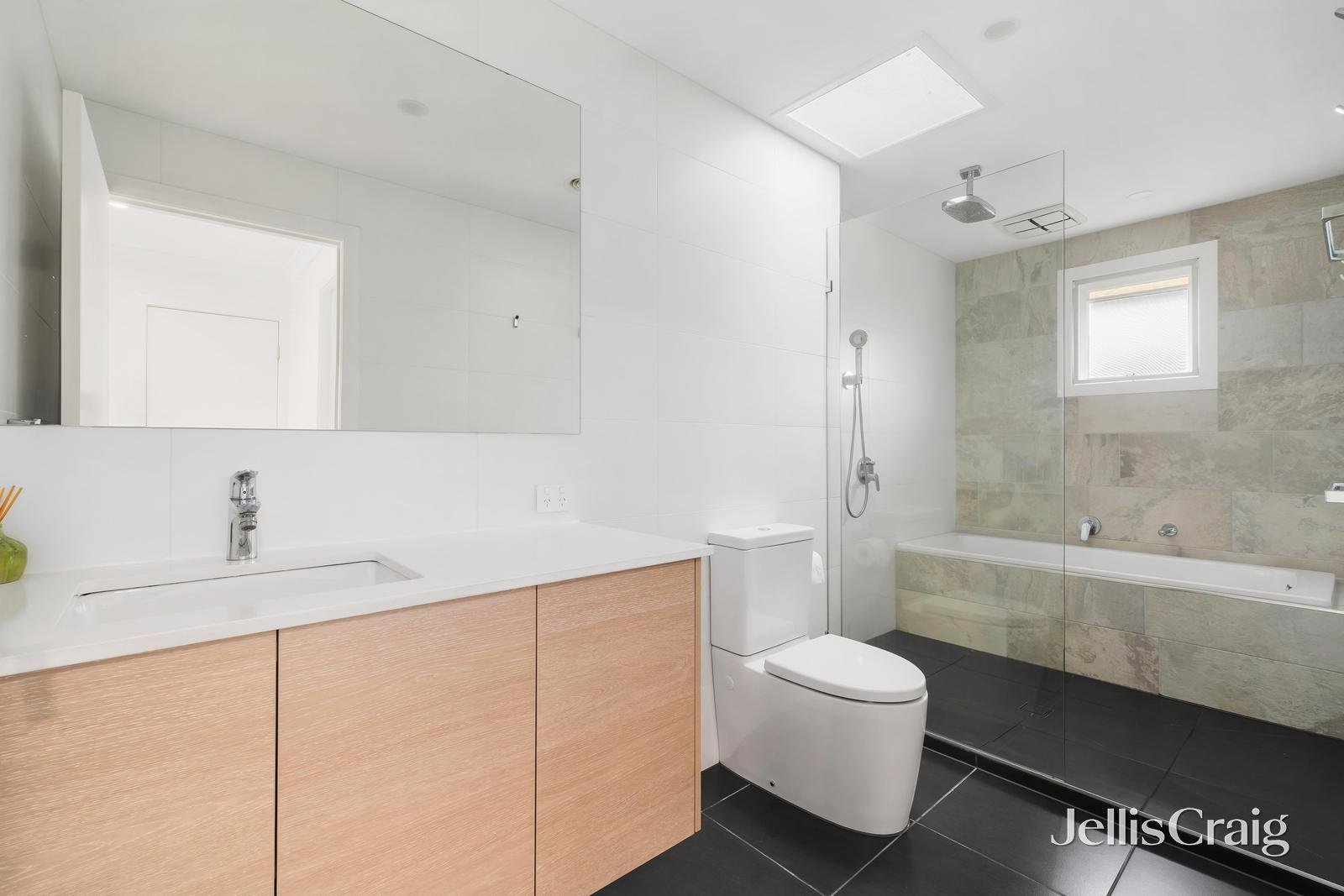 3/2 Bringa Avenue, Camberwell image 6
