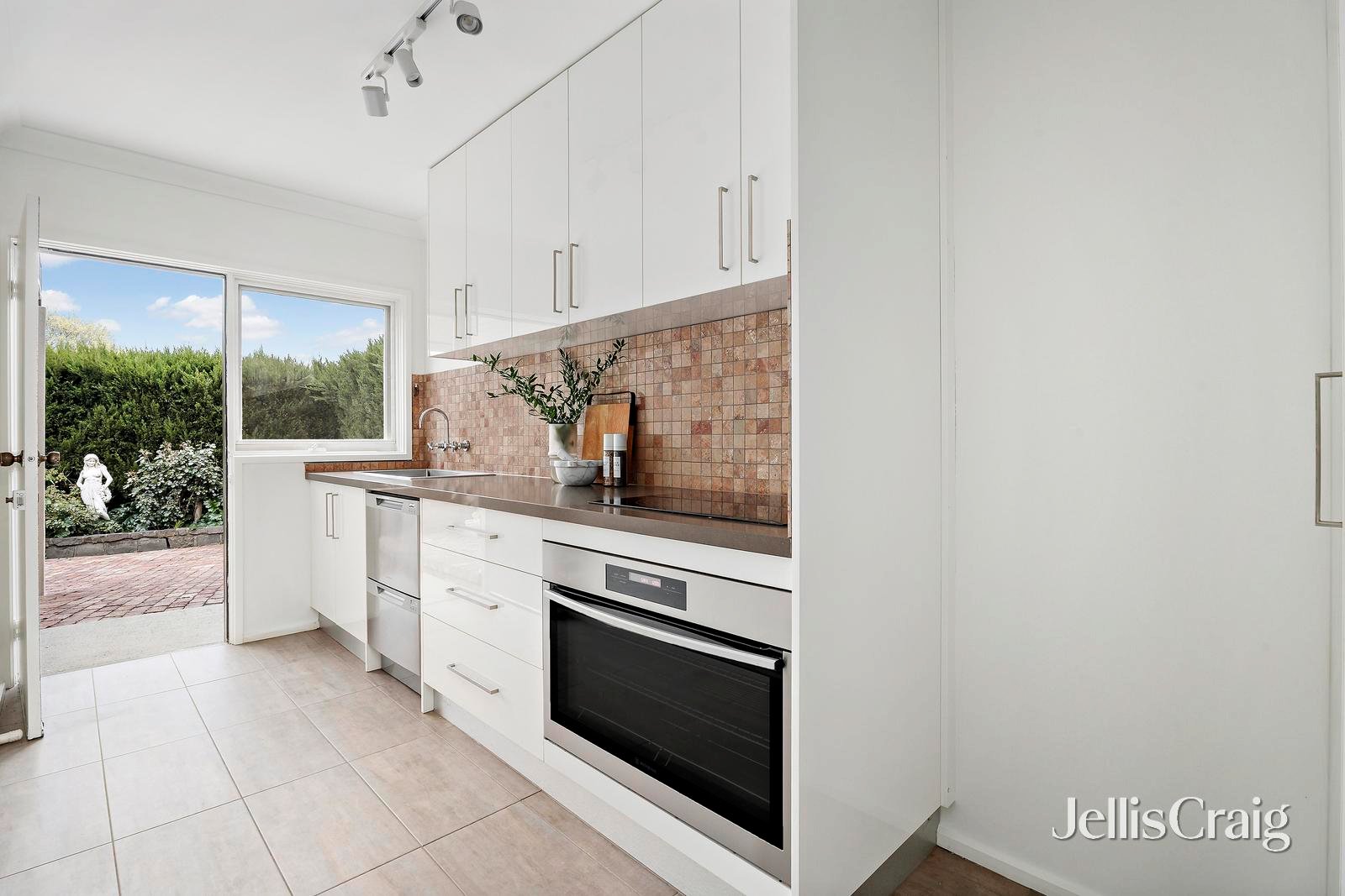 32 Caravelle Crescent, Strathmore Heights image 4