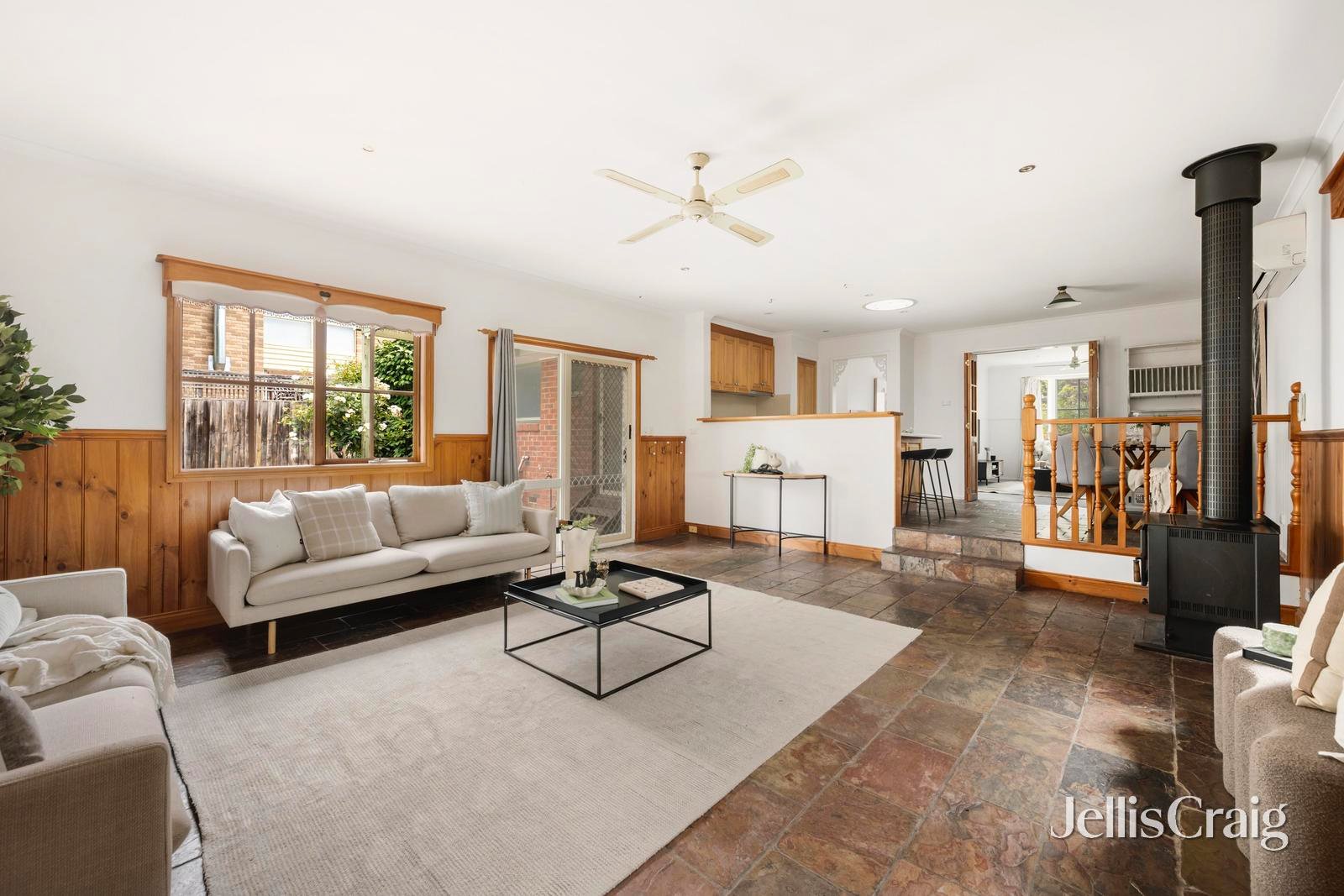 32 Chevalier Crescent, Mooroolbark image 4