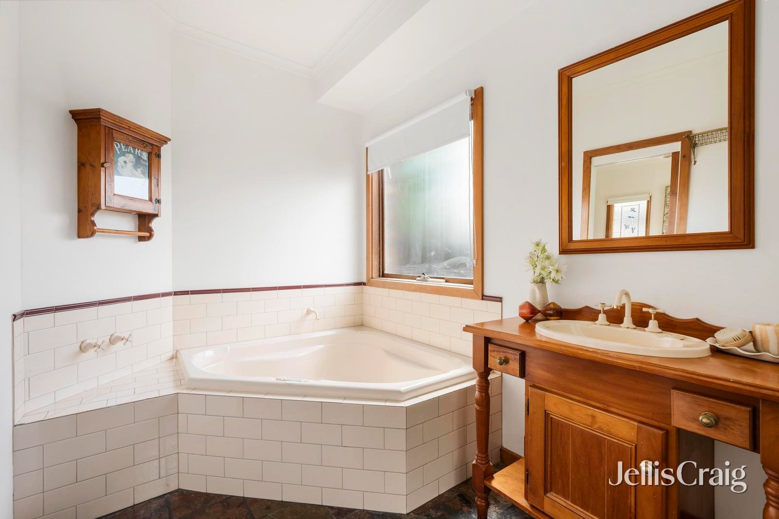 32 Chevalier Crescent, Mooroolbark image 9