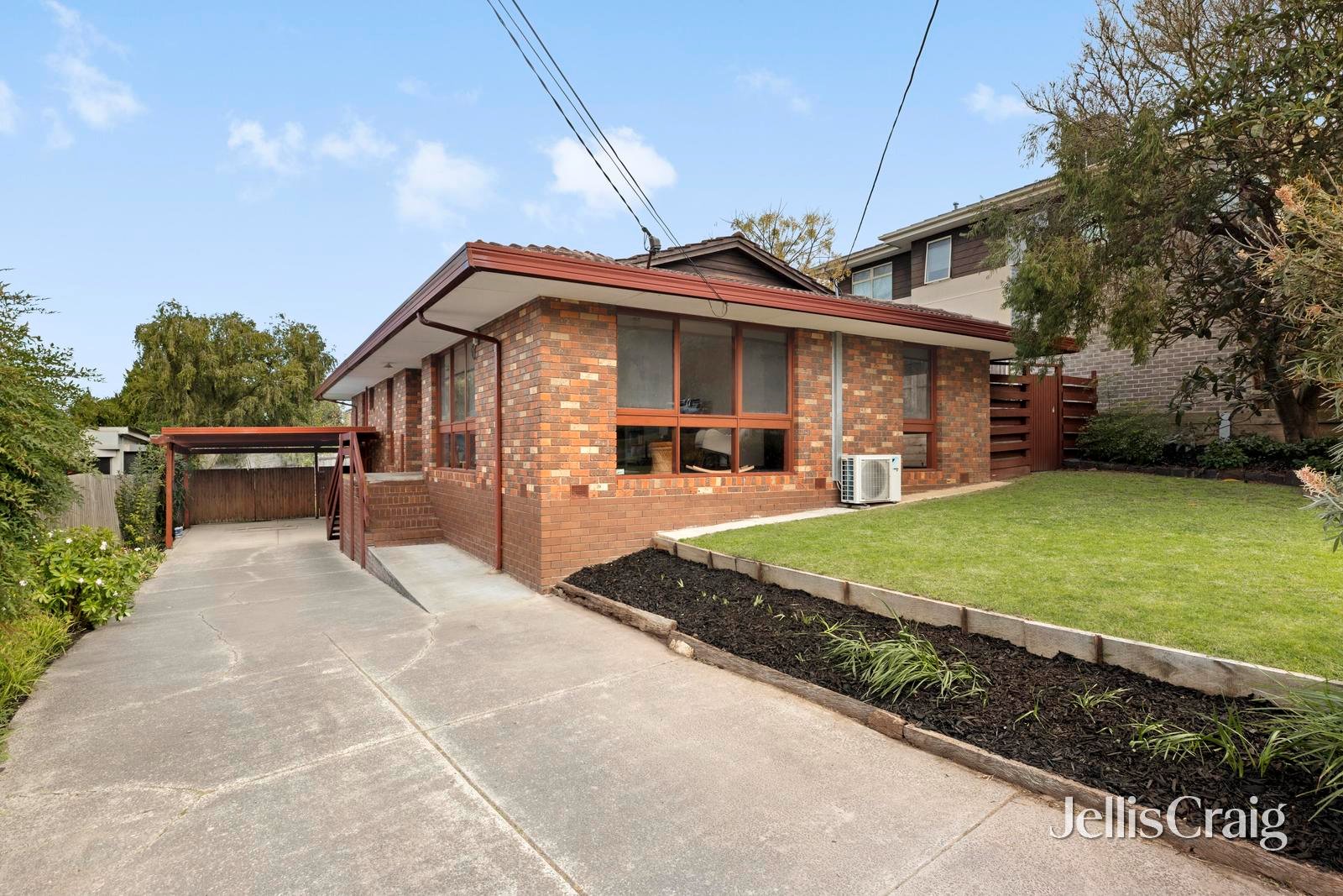 32 Chivers Avenue, Glen&nbsp;Waverley image 1