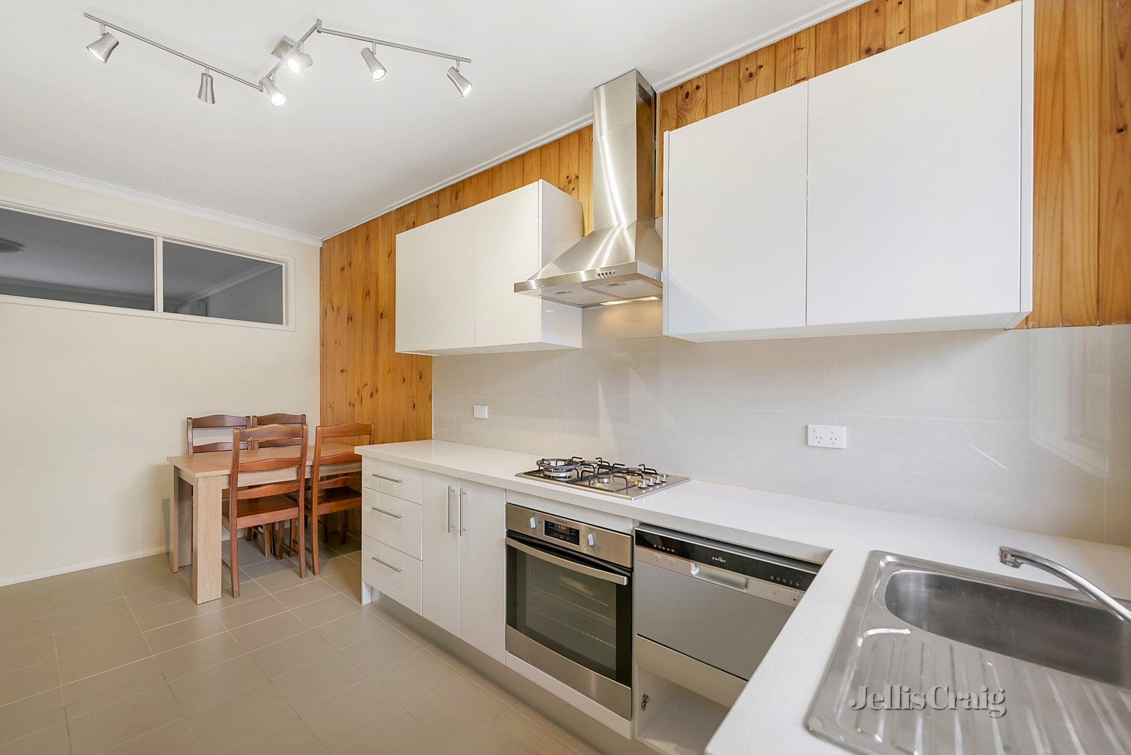 3/2 Clive Street, Mount Waverley image 3