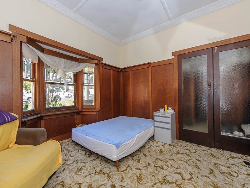 32 Clota Avenue, Box Hill image 5