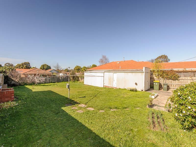 32 Clota Avenue, Box Hill image 9