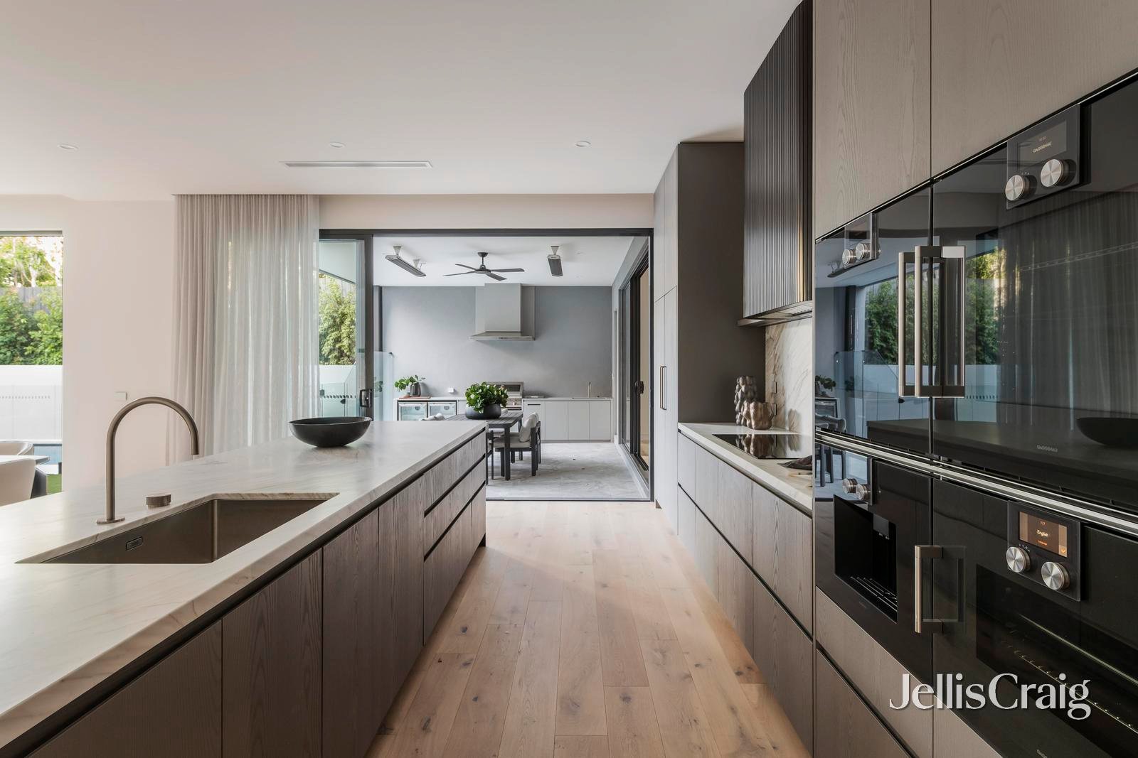 32 Davis Street, Kew image 8