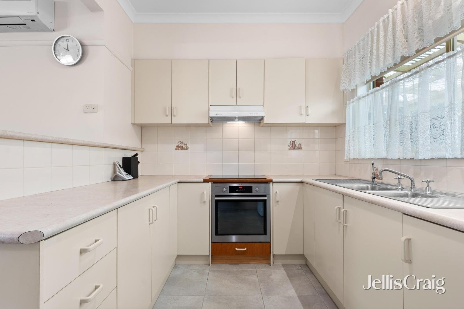 3/2 Doveton Street, Castlemaine image 4