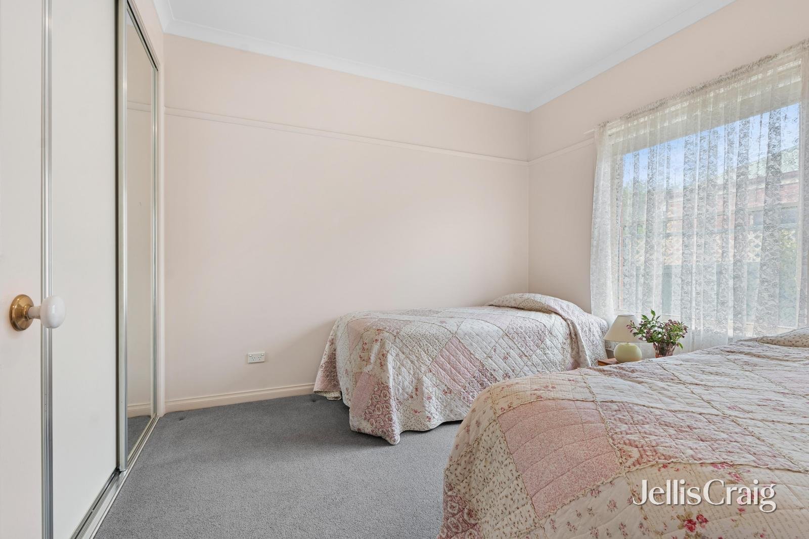 3/2 Doveton Street, Castlemaine image 8