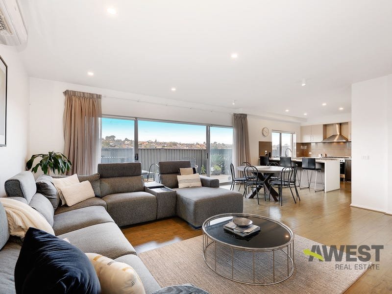32 Duranta Drive, GOWANBRAE VIC 3043