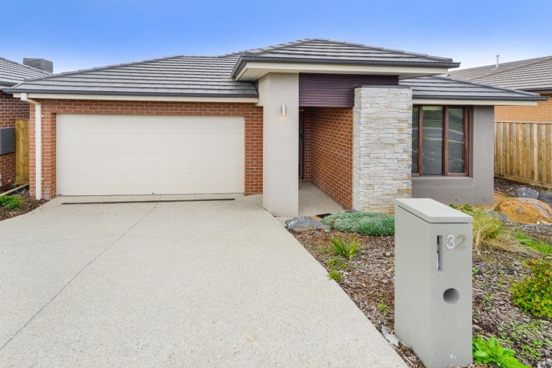 32 Eagle Boulevard, Doreen VIC 3754