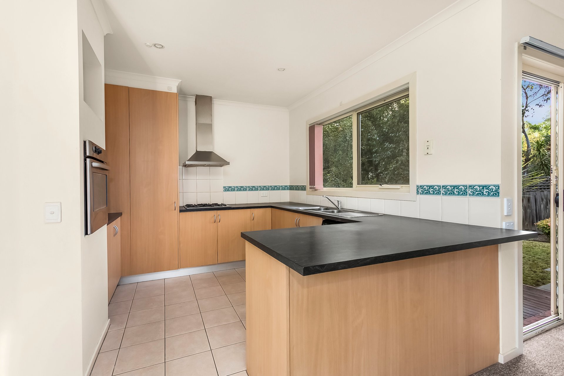 3/2 Edna Street, Mount Waverley image 5