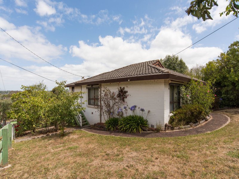 32 Erskine Ridge, Mooroolbark image 1