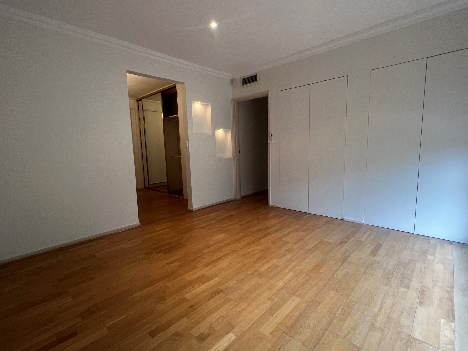 Property Gallery Thumbnail 8