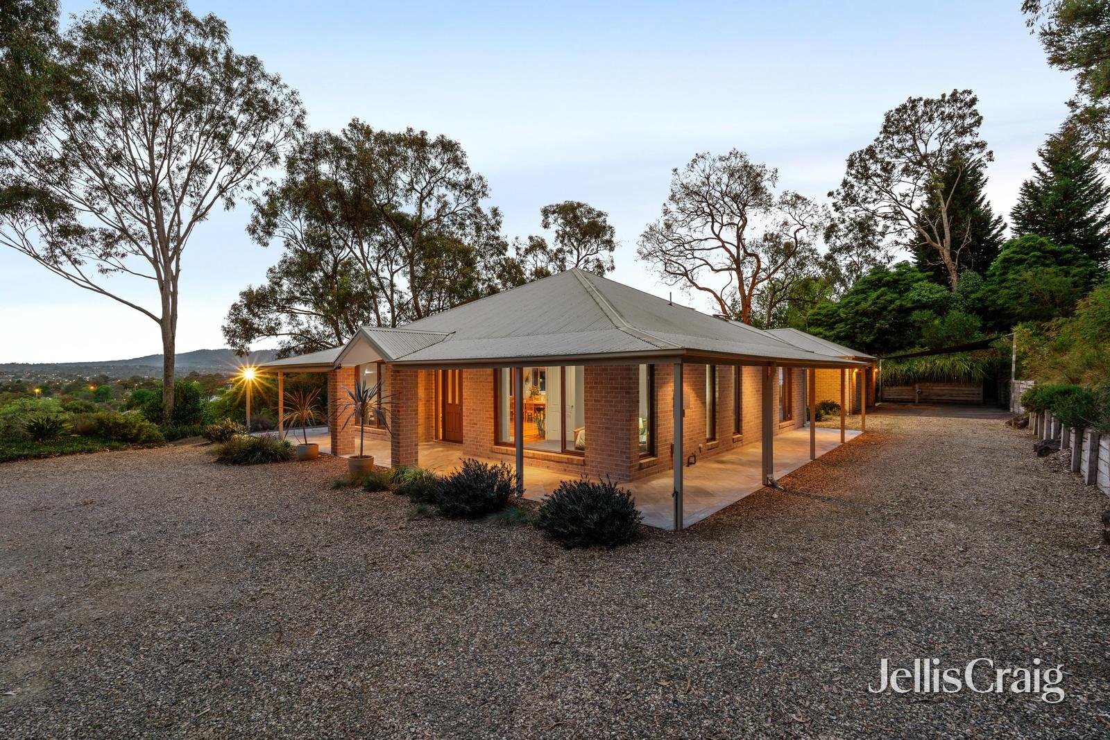 32 Fairview Avenue, Croydon North image 1