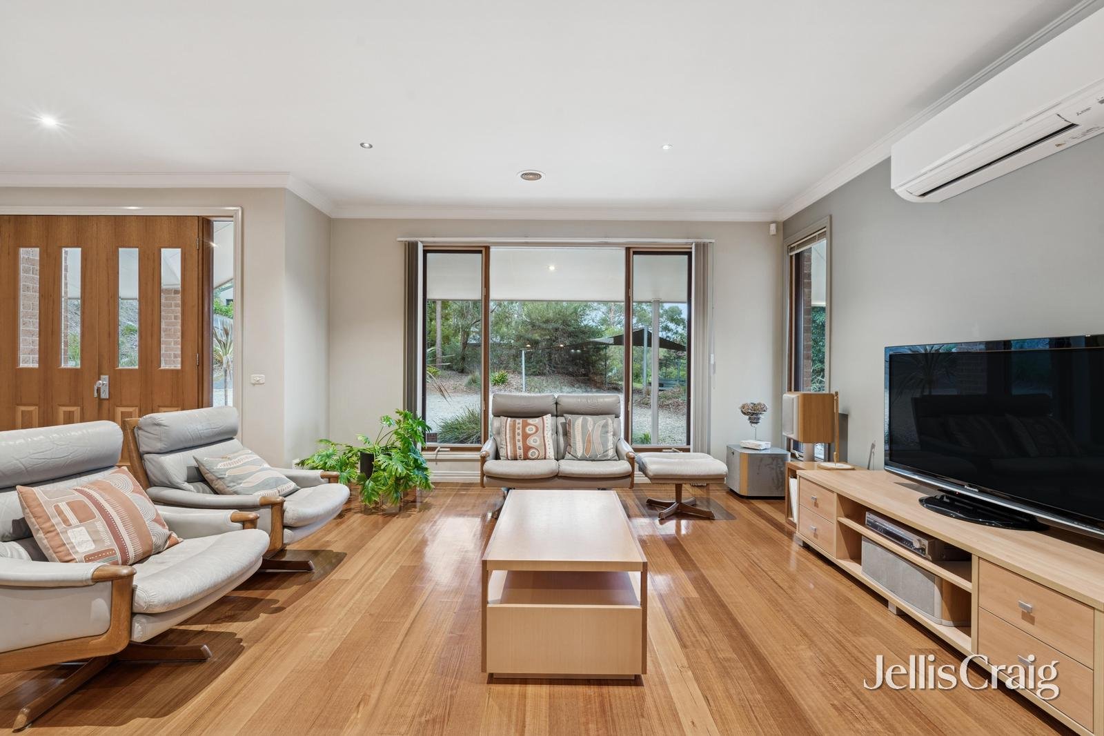 32 Fairview Avenue, Croydon North image 5