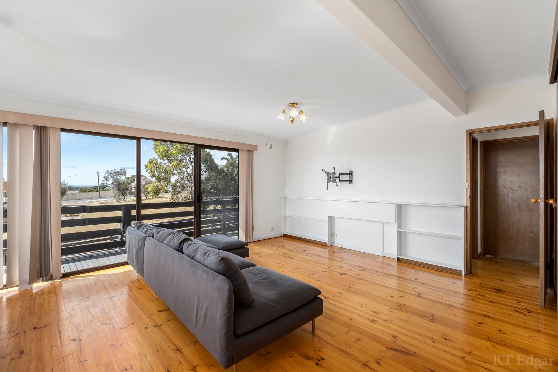 Property Gallery Thumbnail 12