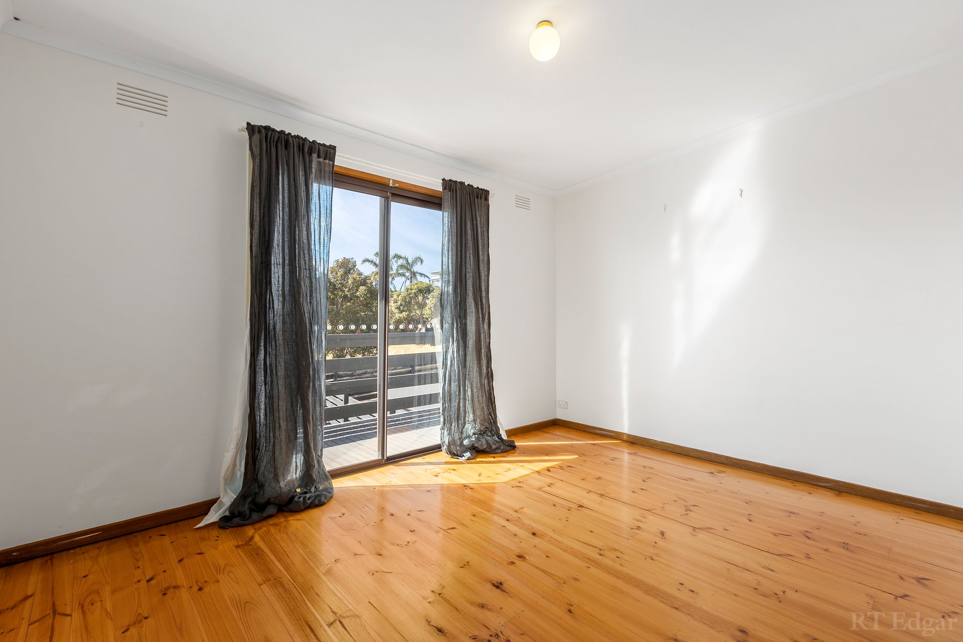 Property Gallery Thumbnail 13