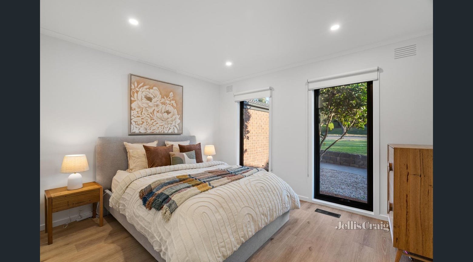 32 Garnett Road, Wheelers Hill image 8