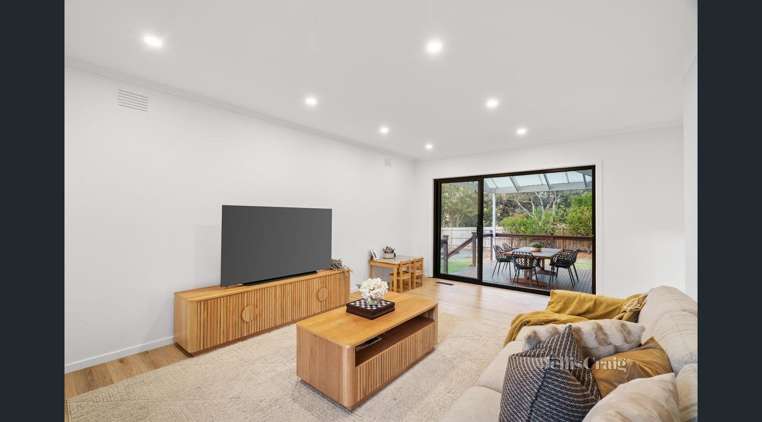 32 Garnett Road, Wheelers Hill image 2