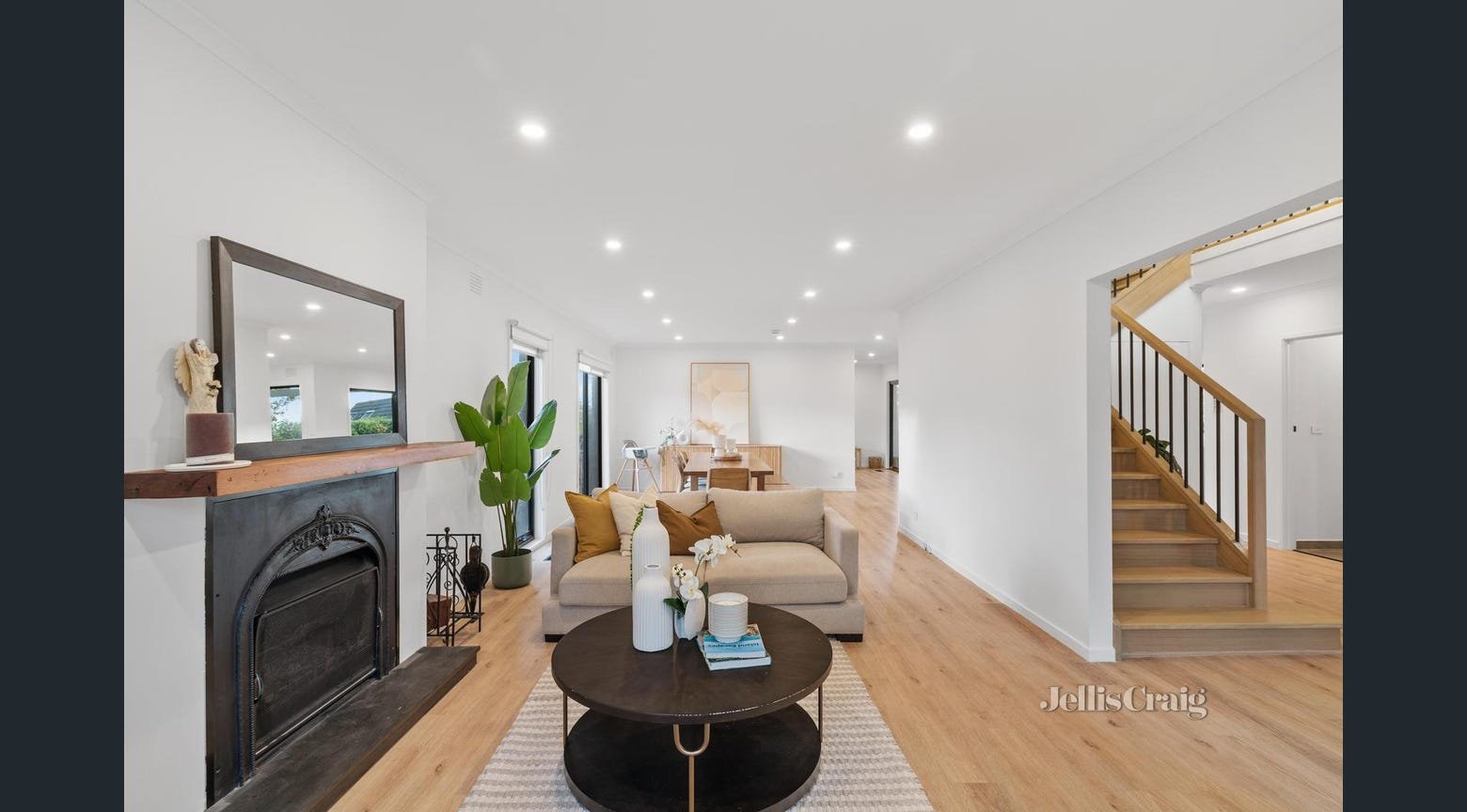 32 Garnett Road, Wheelers Hill image 3