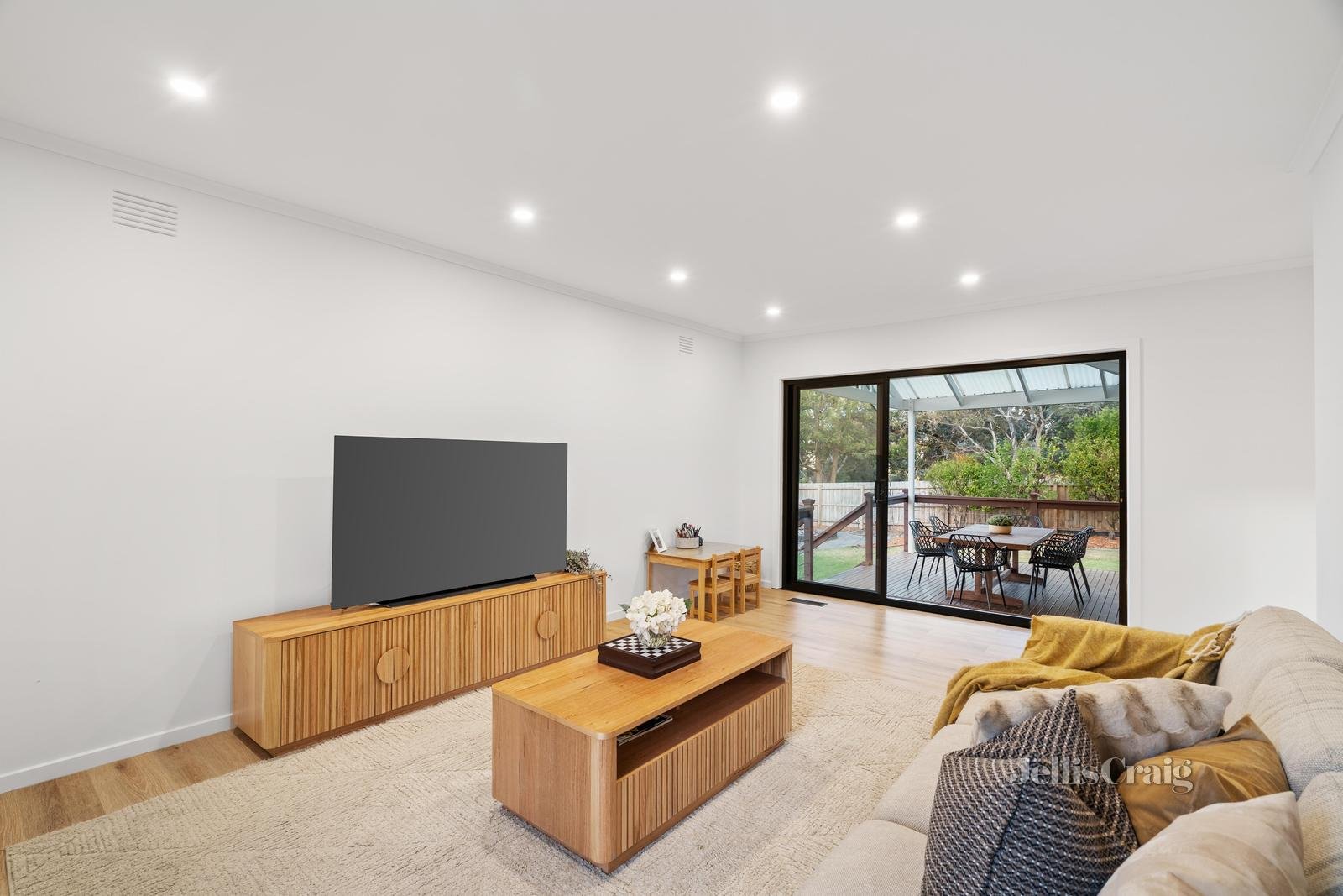 32 Garnett Road, Wheelers Hill image 2