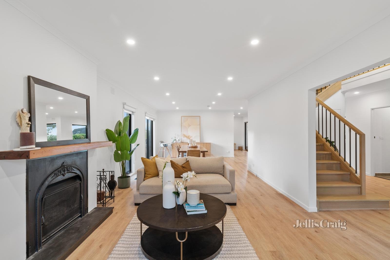 32 Garnett Road, Wheelers Hill image 5