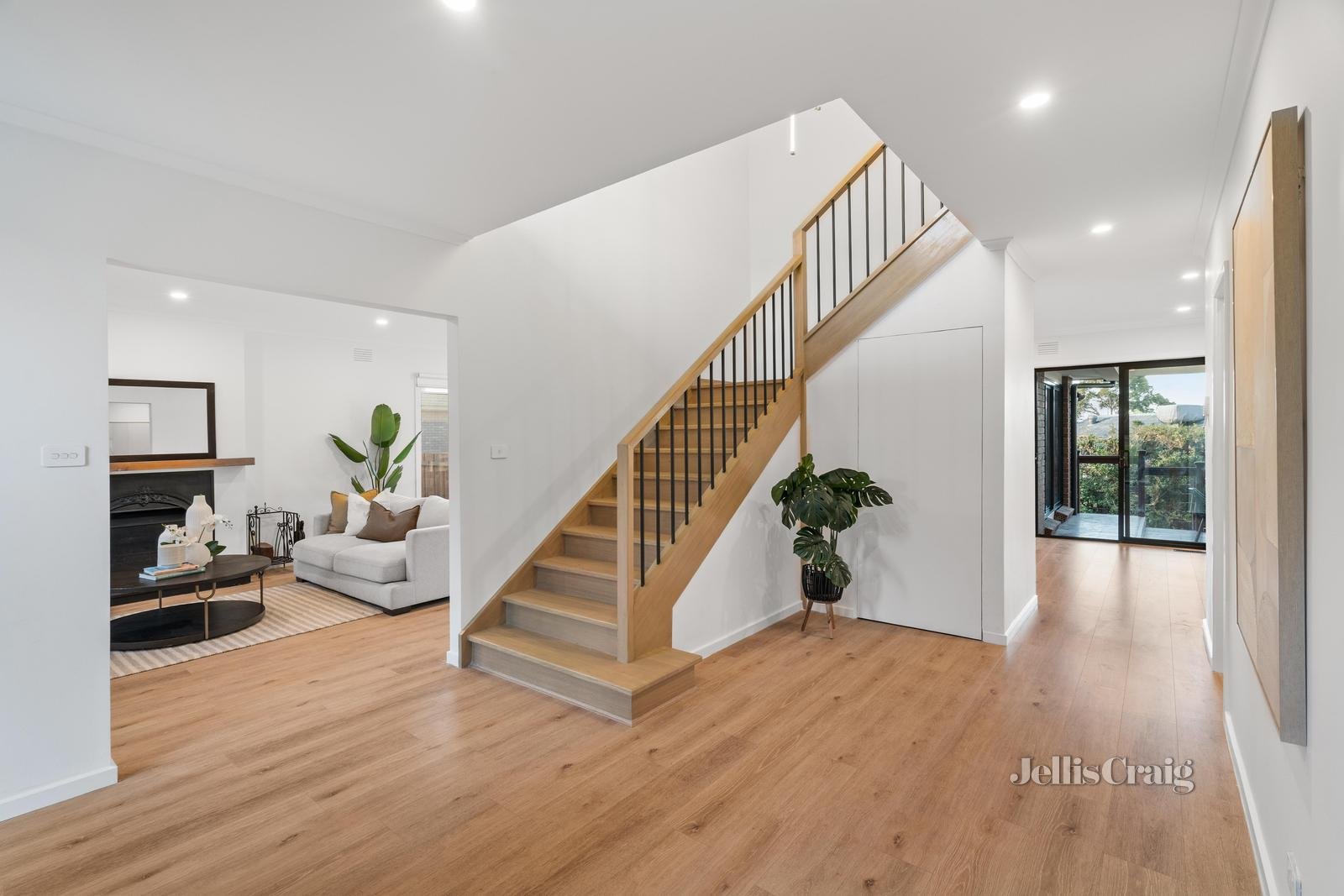 32 Garnett Road, Wheelers Hill image 6