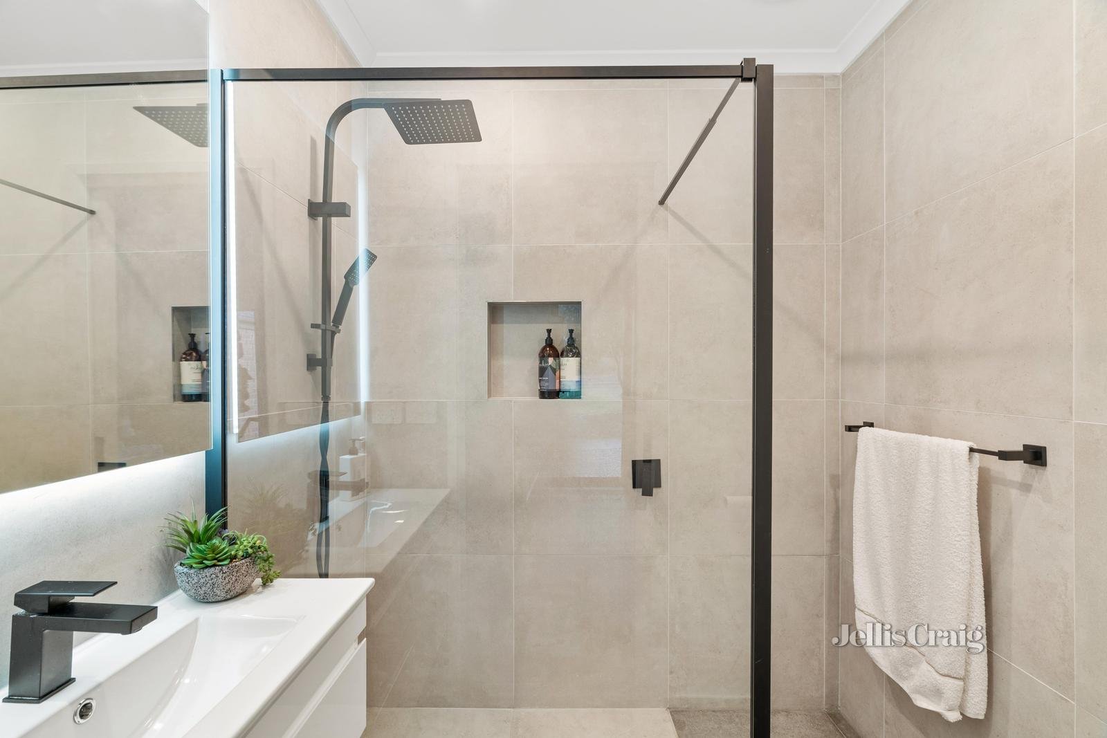 32 Garnett Road, Wheelers Hill image 10