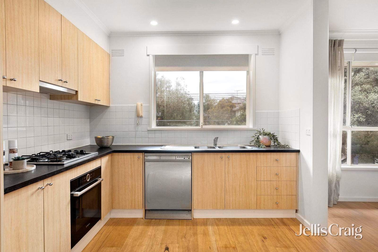 3/2 Greig Court, Elwood image 4